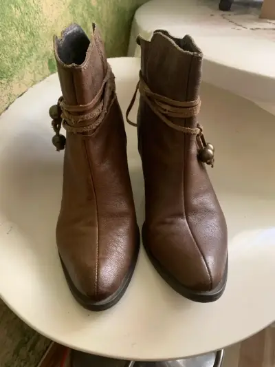 Botines de cuero marrón con tacón alto Bruno Rossi - miniatura 1