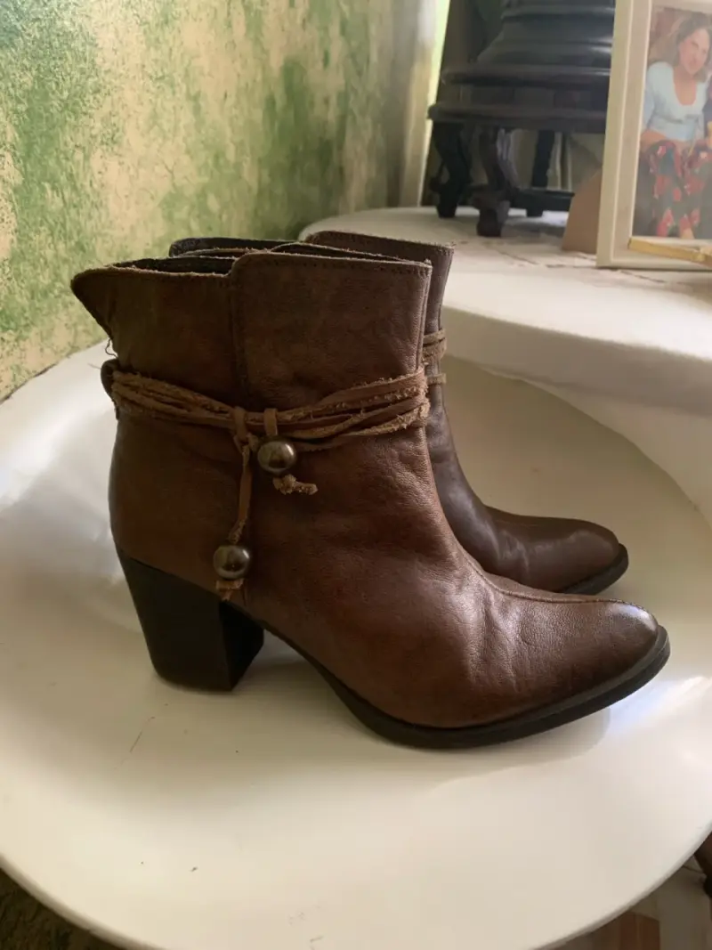 Botines de cuero marrón con tacón alto Bruno Rossi - 2