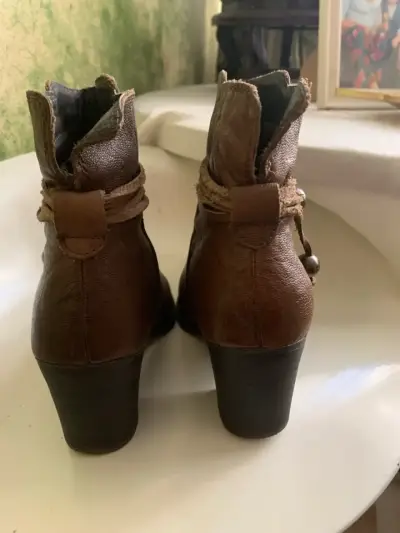 Botines de cuero marrón con tacón alto Bruno Rossi - miniatura 3