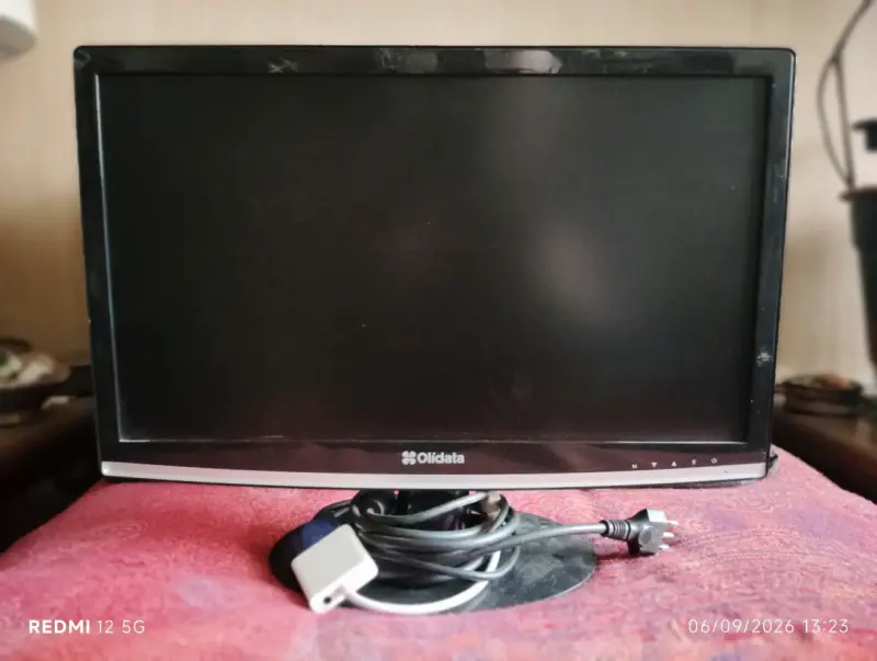 Monitor LCD Olidata OL9898