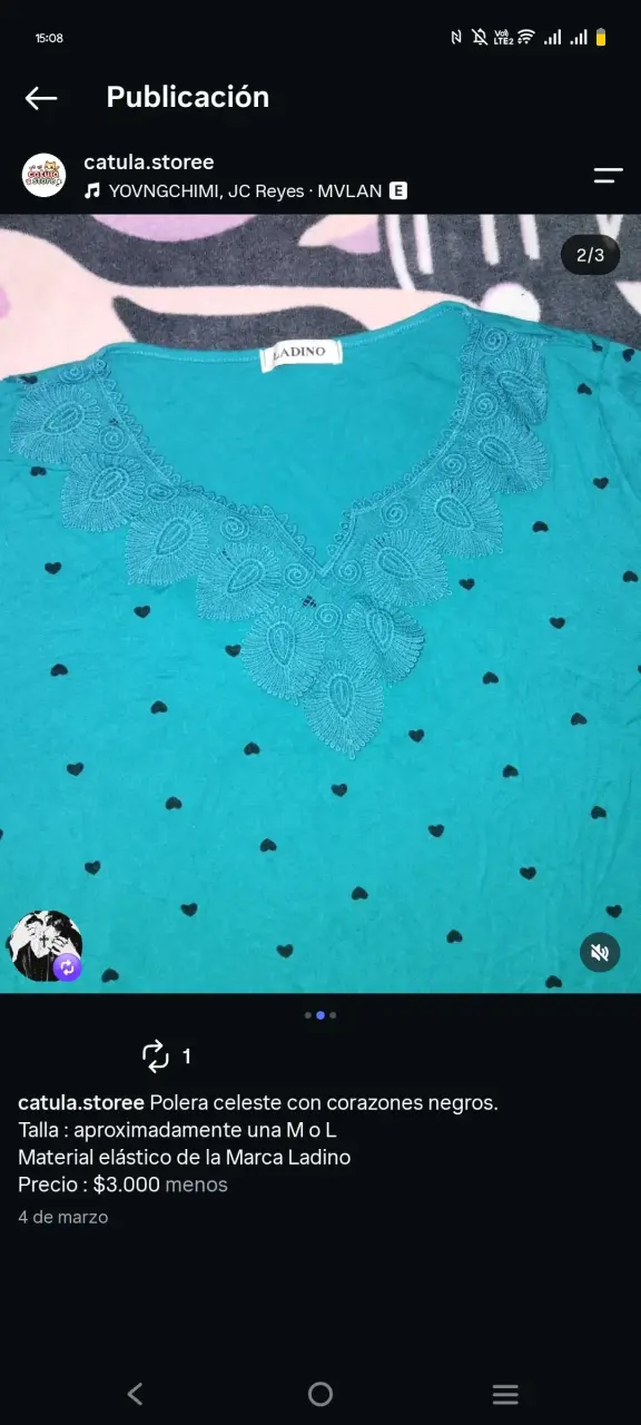 Blusa celeste con encaje y corazones - 2