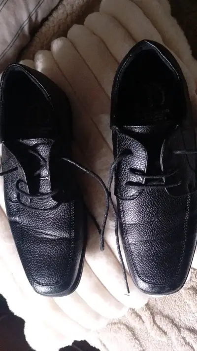 Zapatos de cuero negro para hombre número 35 - miniatura 2