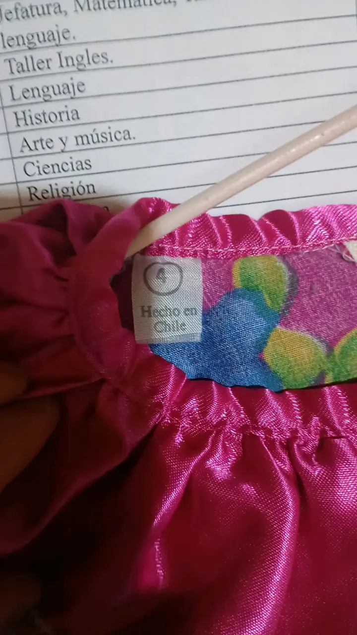 Vestido tradicional infantil con encaje y flores - 2