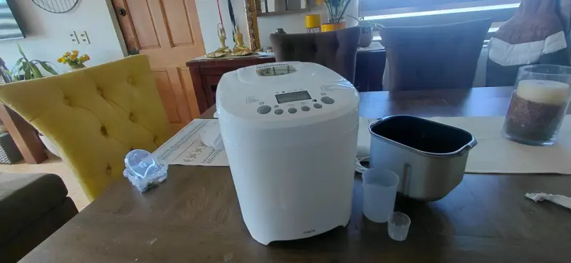 Máquina de pan blanca con accesorios - 2