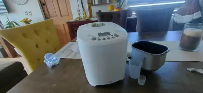 Máquina de pan blanca con accesorios - miniatura 2