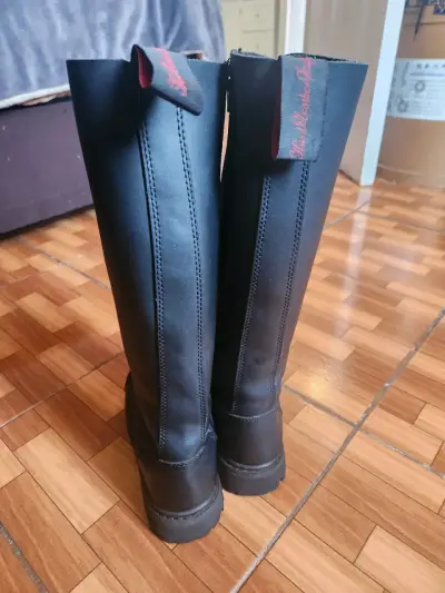 Botas negras de cuero estilo militar - miniatura 2