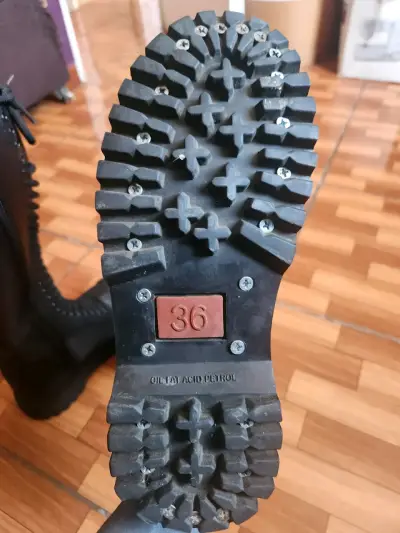 Botas negras de cuero estilo militar - miniatura 5
