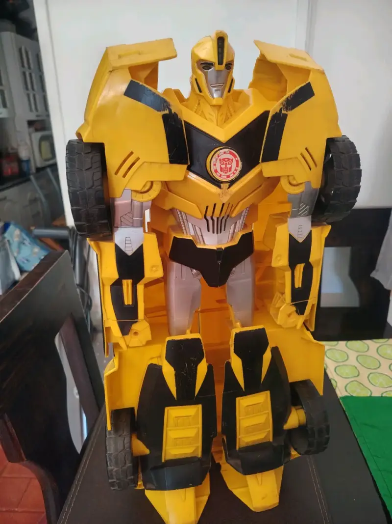 Figura de acción Transformer Bumblebee amarillo - 1