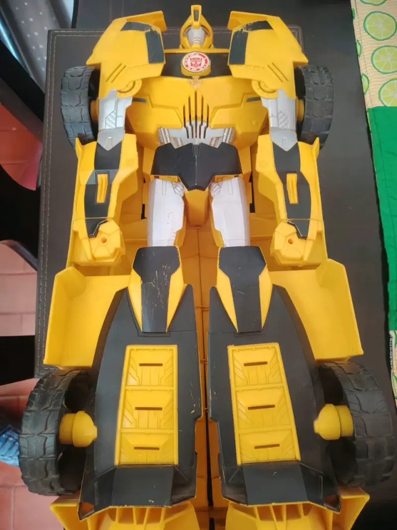 Figura de acción Transformer Bumblebee amarillo - 4