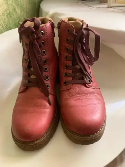 Botines de cuero rojo con cordones y tacón - miniatura 1