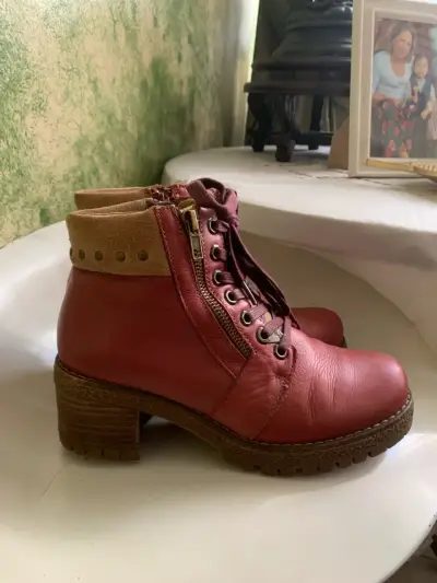 Botines de cuero rojo con cordones y tacón - miniatura 2