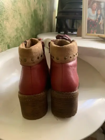Botines de cuero rojo con cordones y tacón - miniatura 3