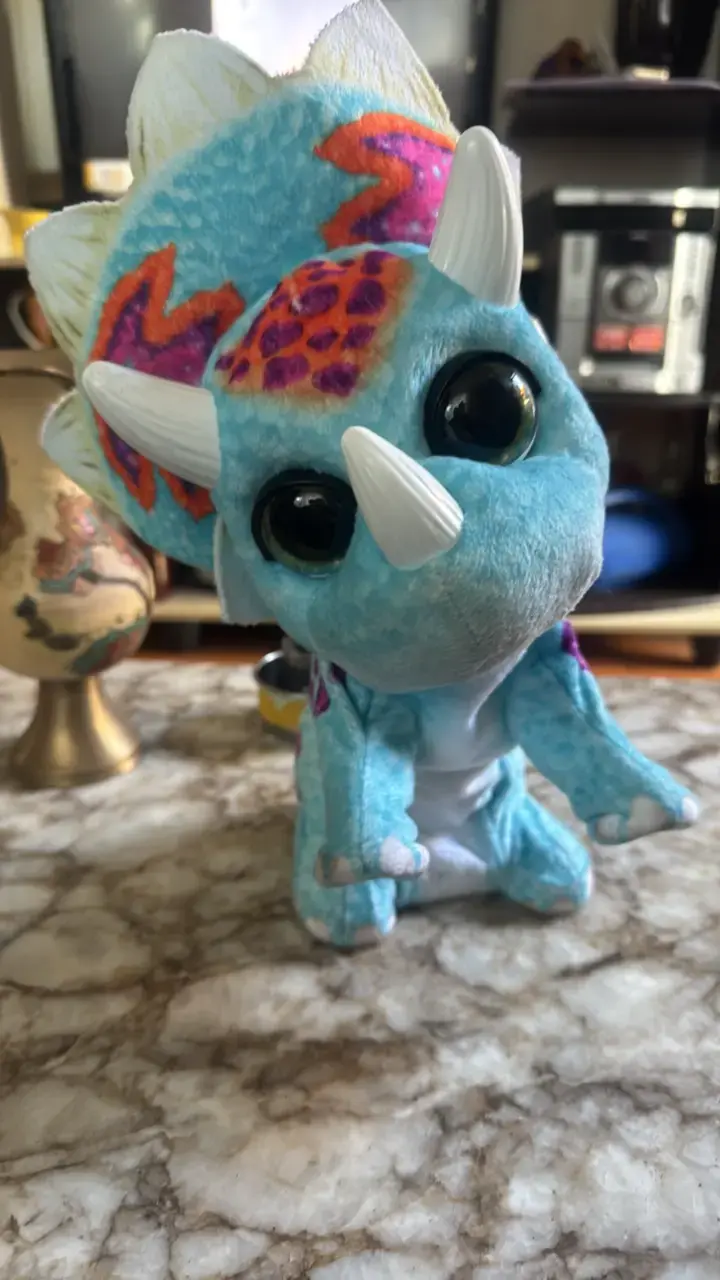 Furreal dinosaurio triceratops - 1