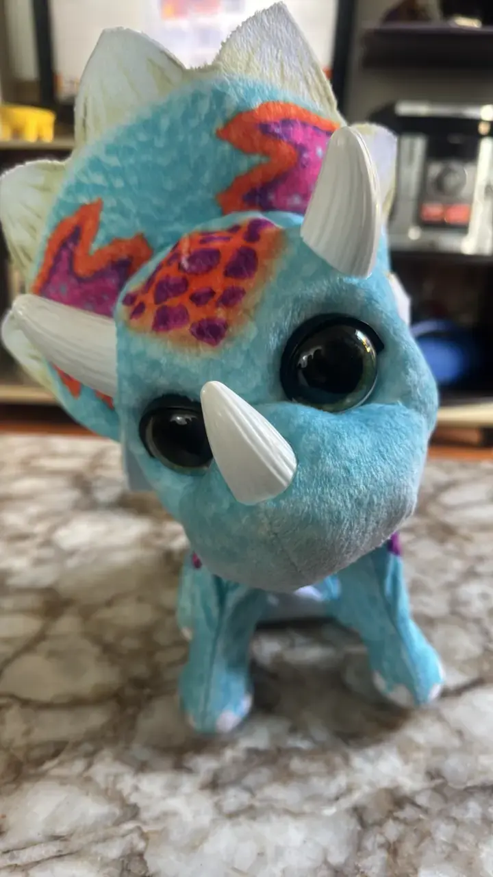 Furreal dinosaurio triceratops - 3