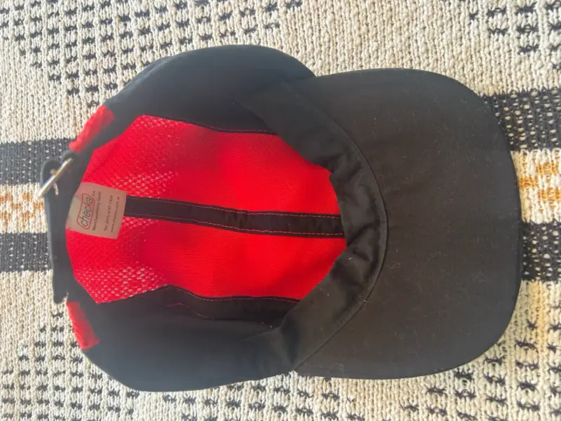 Gorra deportiva roja y negra Brahma - 5