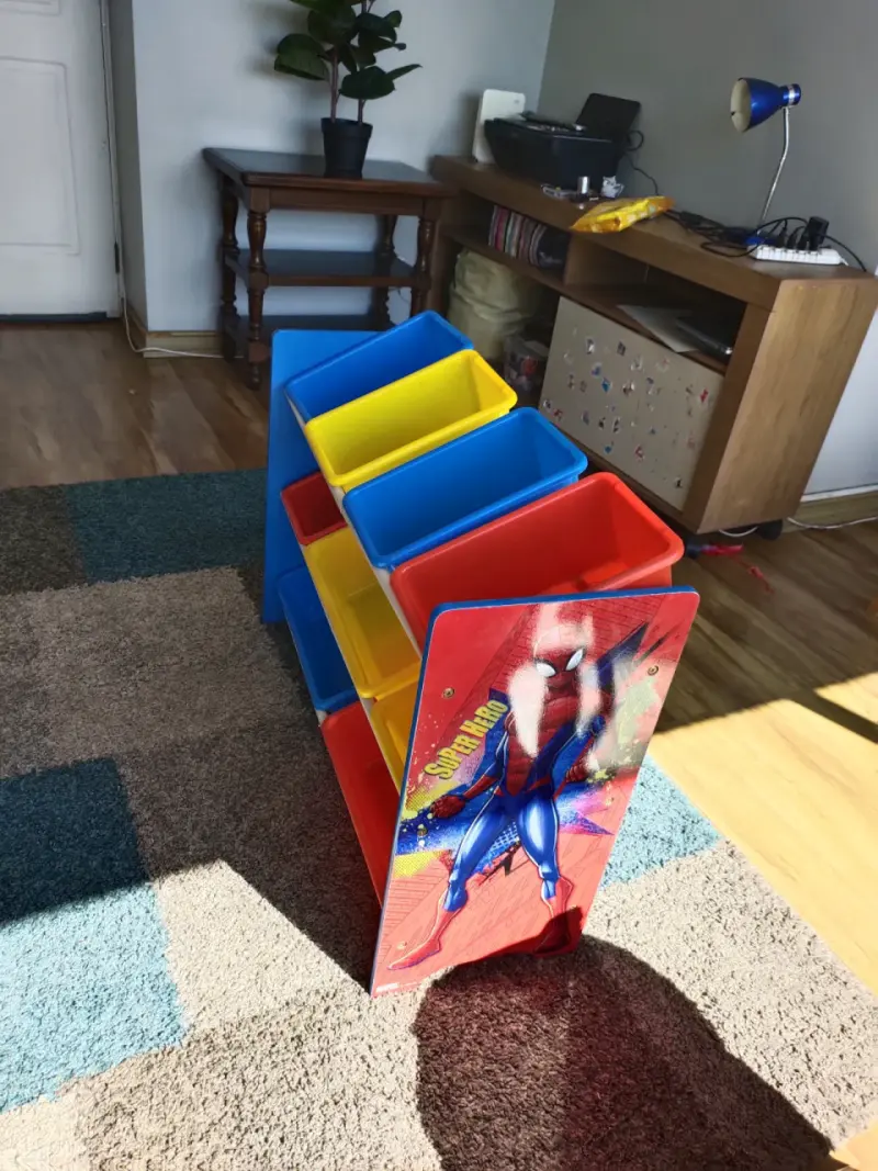 Estante organizador infantil con diseño de superhéroe - 1