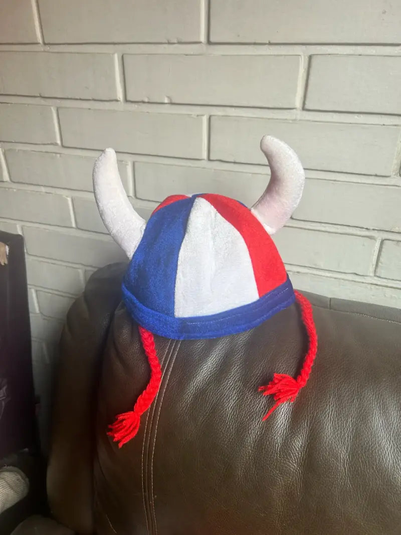 Gorro vikingo tricolor con cuernos - 2