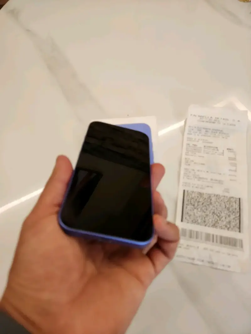 iPhone 16 con caja y boleta - 2