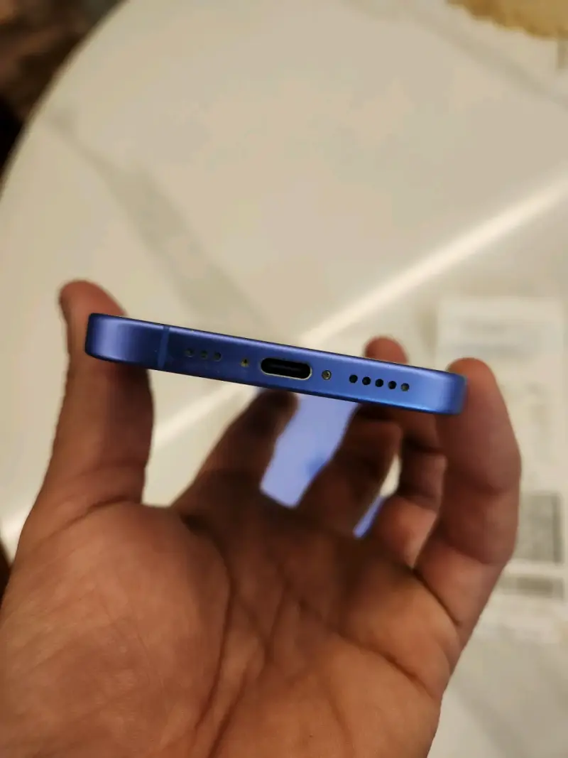 iPhone 16 con caja y boleta - 3