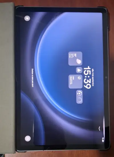 Tablet Samsung Galaxy S9 FE con S Pen - miniatura 1