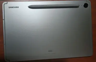 Tablet Samsung Galaxy S9 FE con S Pen - miniatura 2