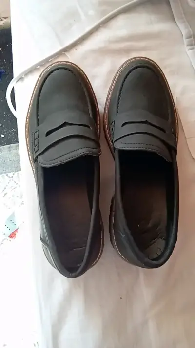 Zapatos mocasines negros con suela gruesa - miniatura 1