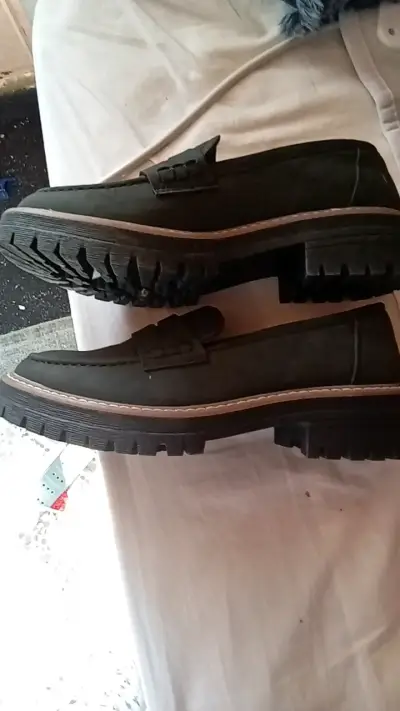 Zapatos mocasines negros con suela gruesa - miniatura 2