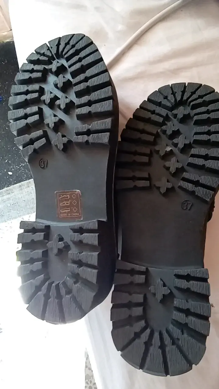 Zapatos mocasines negros con suela gruesa - 3