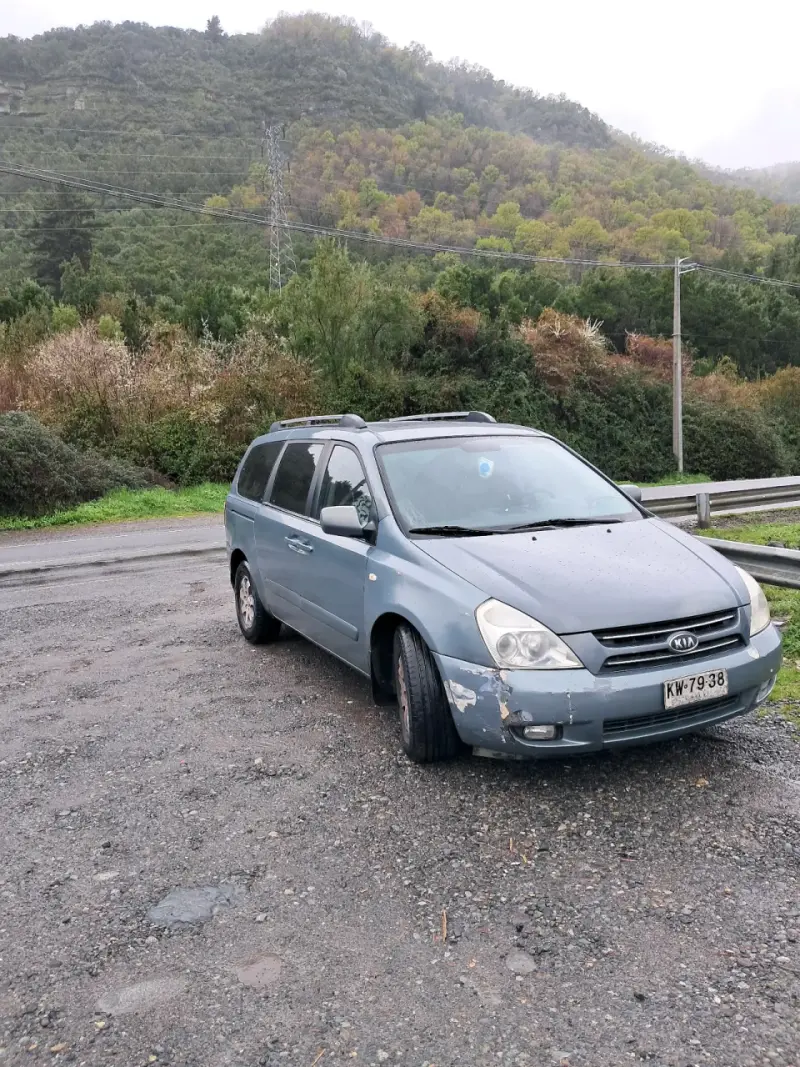 Kia Grand Carnival 2008 en buen estado - 2