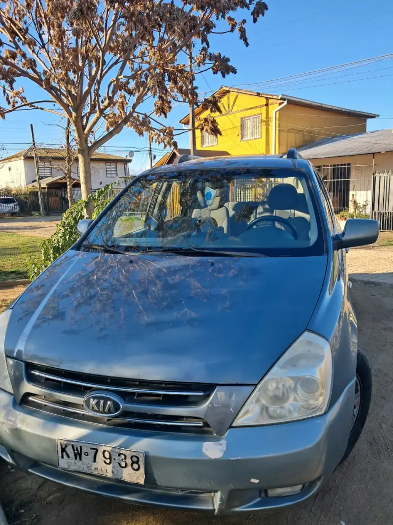 Kia Grand Carnival 2008 en buen estado - 4