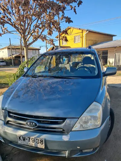 Kia Grand Carnival 2008 en buen estado - miniatura 4