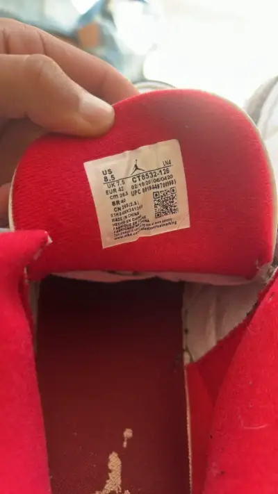 Zapatillas deportivas Air Jordan blancas y roja - miniatura 4