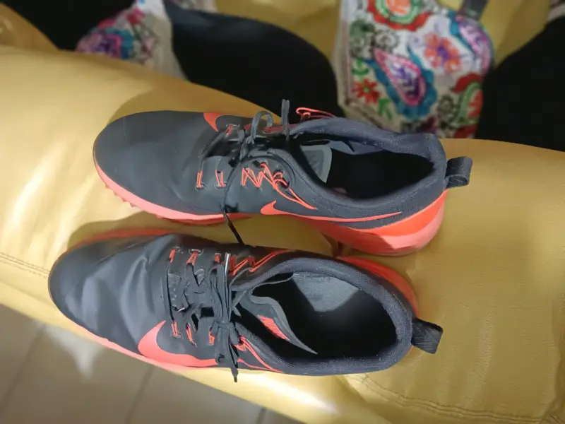 Zapatillas deportivas Nike negras y rojas - 3