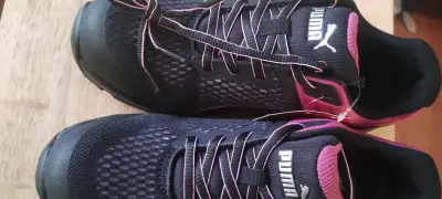 Zapatillas de seguridad Puma negras y rosadas - miniatura 1
