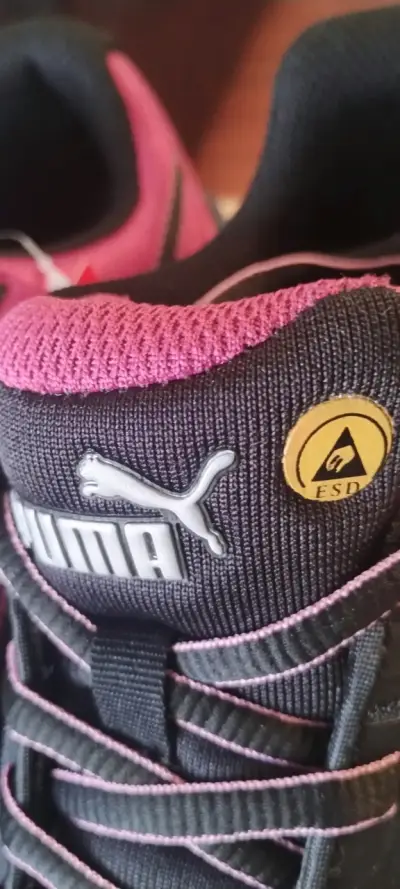 Zapatillas de seguridad Puma negras y rosadas - miniatura 2