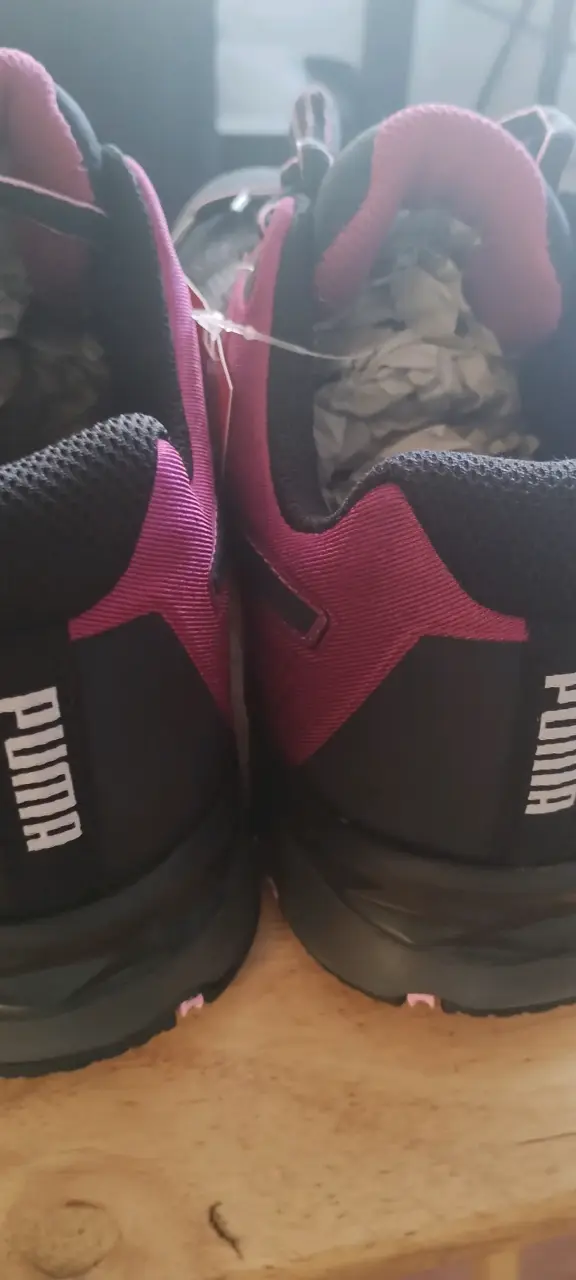 Zapatillas de seguridad Puma negras y rosadas - 3