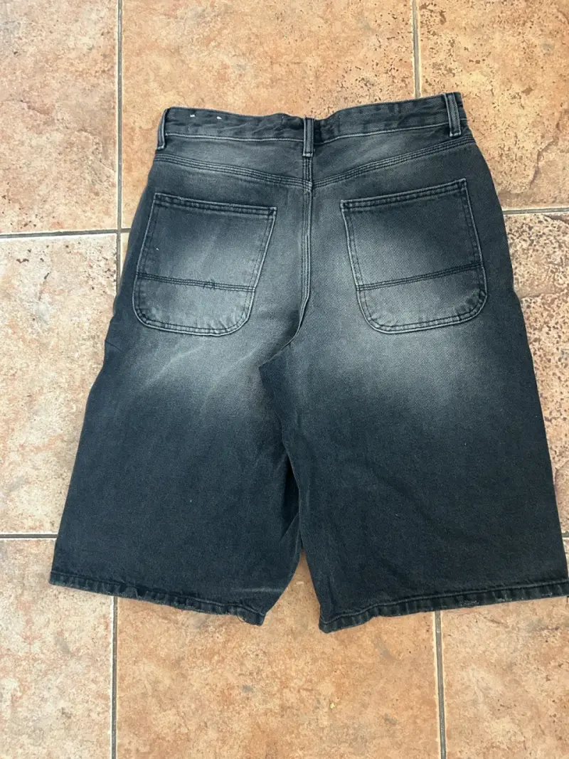 Shorts de mezclilla negros Bershka para hombre - 2