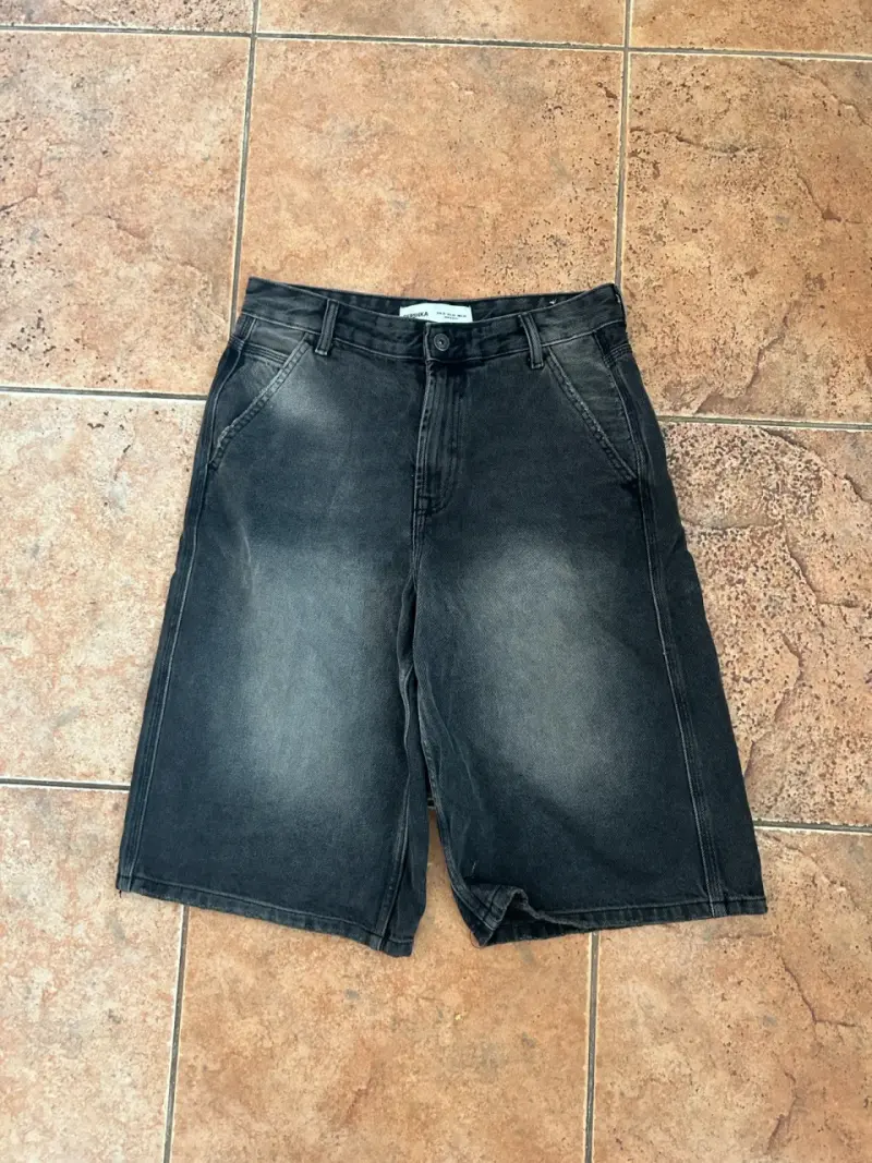 Shorts de mezclilla negros Bershka para hombre - 3