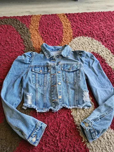 Chaqueta de mezclilla corta para mujer - miniatura 1