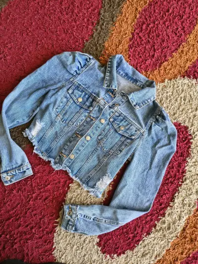 Chaqueta de mezclilla corta para mujer - miniatura 2