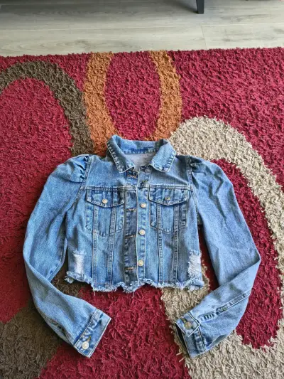 Chaqueta de mezclilla corta para mujer - miniatura 4