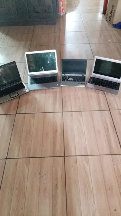Lote de laptops usadas de varias marcas - miniatura 1