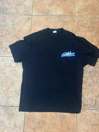 Polera negra con diseño Glow Down Bershka - miniatura 1