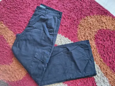Pantalones cargo negros para mujer - miniatura 1