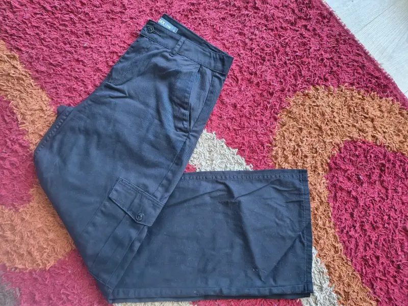 Pantalones cargo negros para mujer - 2