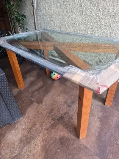 Mesa de comedor de vidrio con base de madera - miniatura 3