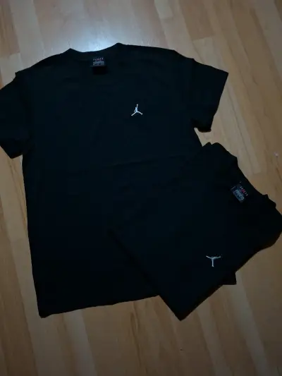 Polera negra con logo J🏀RDAN - miniatura 1