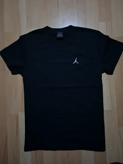Polera negra con logo J🏀RDAN - miniatura 2