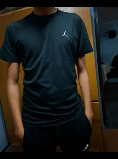 Polera negra con logo J🏀RDAN - miniatura 3