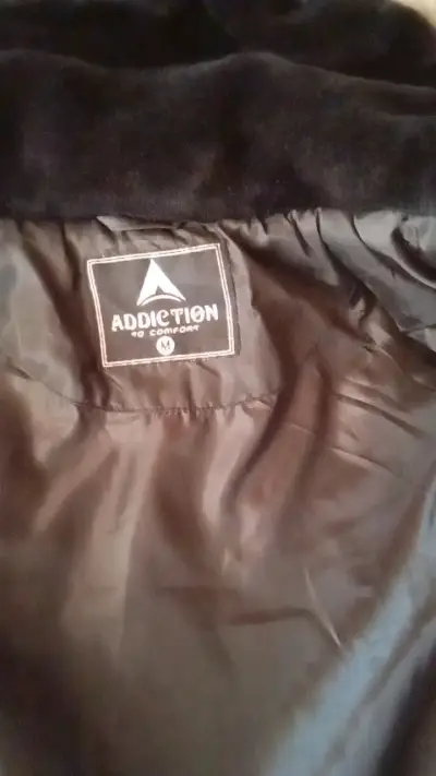 Abrigo negro con capucha de piel sintética Addiction - miniatura 4